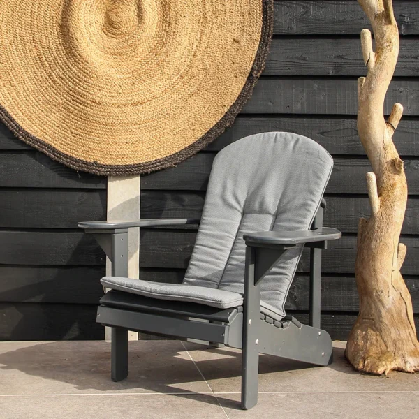 grijze adirondack chair met grijs kussen