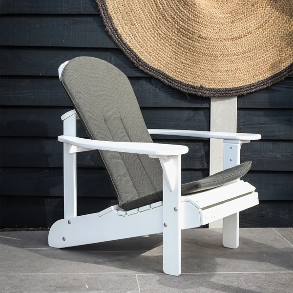 witte adirondack chair met grijs kussen