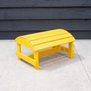 Gele adirondack voetenbank