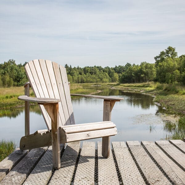 comfy chair original aan het water