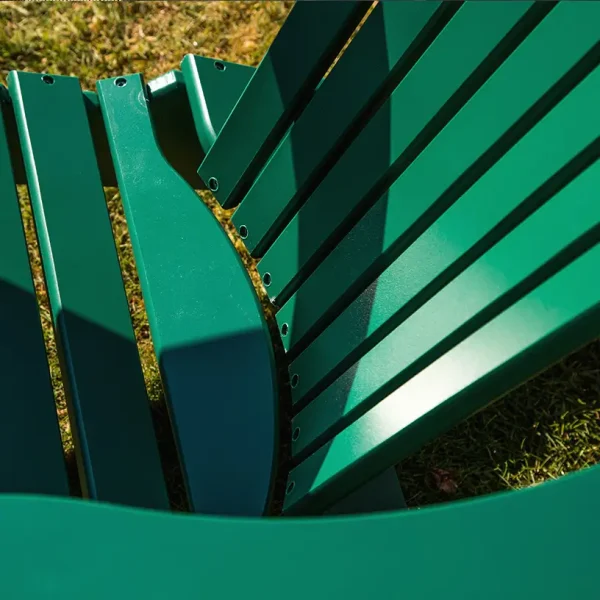 detail groene kunststof adirondack comfy chair