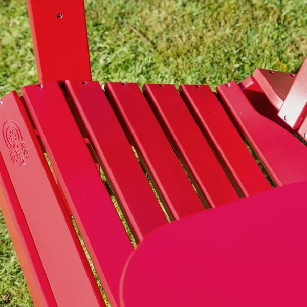 detail kunststof adirondack chair rood